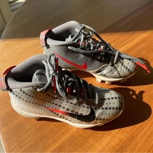 Youth baseball molded cleats.  Great condition. Barely used.  Size 1Y